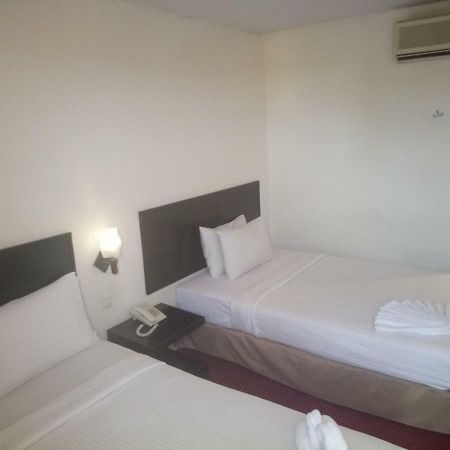 Hotel Sri Sutra Sunway Mentari Petaling Jaya Buitenkant foto